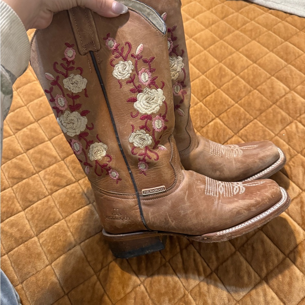 Brown Leather Cowboy Boots with Floral Embroidery